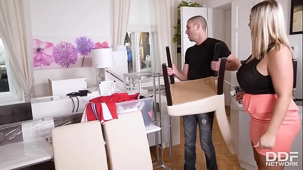 POLSKIE MAMUŚKI - MAŁGORZATA - Trójkąt na kanapie - Małgosia, Robert i pan z ochrony