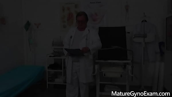 Filthy gyno doctor examines senior cunts